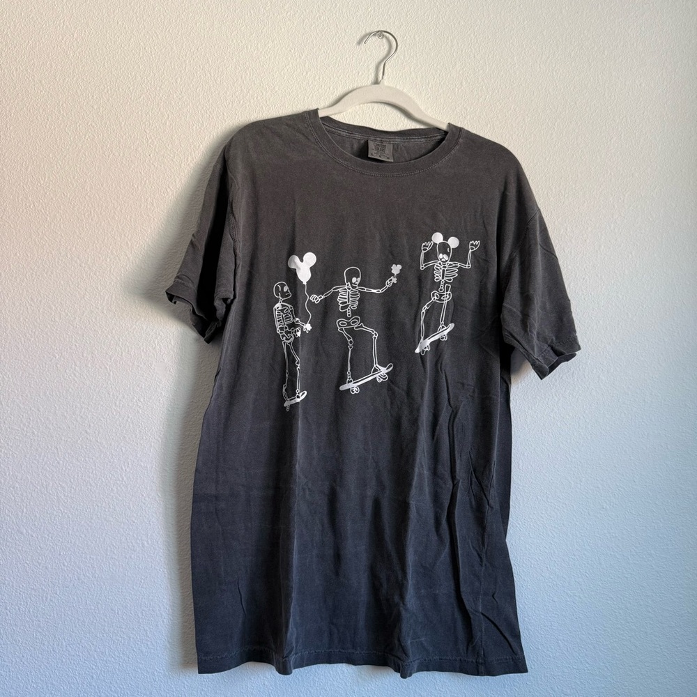Disney Inspired Halloween Gray and White Shirt Size Large